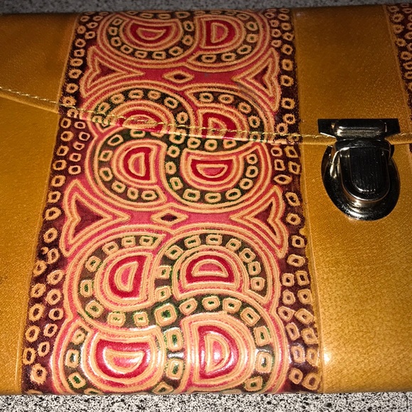 Leather hand clutch - Picture 2 of 7